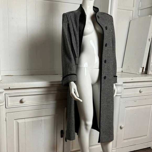 vintage: 60s 70s Houndstooth Black & White Wool Coat w Black Trimmed Edge - Picture 2 of 13